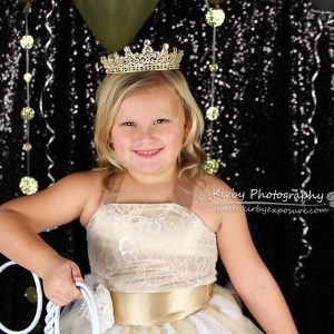 48402916_10213036354366911_5251203522065596416_n.jpgv1606291950 Kate Noir Doré Nouvel An Ballons Rideau Toile de fond conçue par Arica Kirby