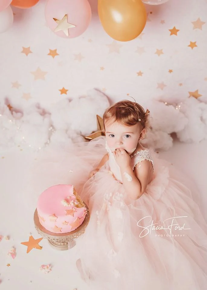 Kate Anniversaire Rose Étoiles dorées Enfants Toile de fond conçue par JFCC – Image 5