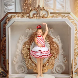 Kate Boîte à musique Chambre Doré Toile de fond conçue par Mini MakeBelieve