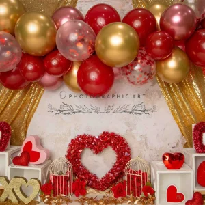 Kate Amour Ballons Rouge & Doré Rideau Toile de fond conçue par Jenna Onyia