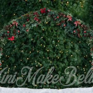 Kate Arche de pin Parc Noël Vert Toile de fond conçue par Mini MakeBelieve