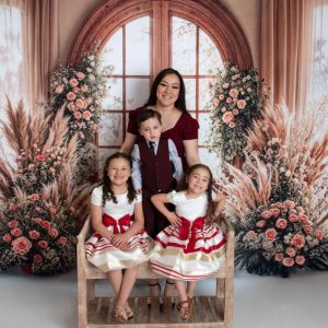 Kate Bohème Floral Mariage Fenêtre Porte Toile de fond conçue par Emetselch