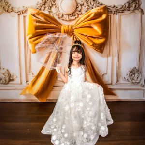 DSC_3285.jpgv1742893393 Kate Nœud Jaune Mur Vintage Élégant Toile de fond conçue par Emetselch