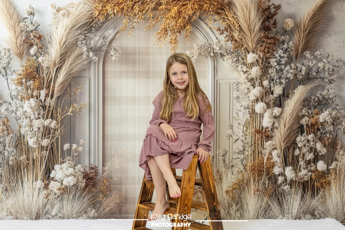 Kate Bohème Florale Arche Beige Classique Toile de fond conçue par Mini MakeBelieve – Image 3